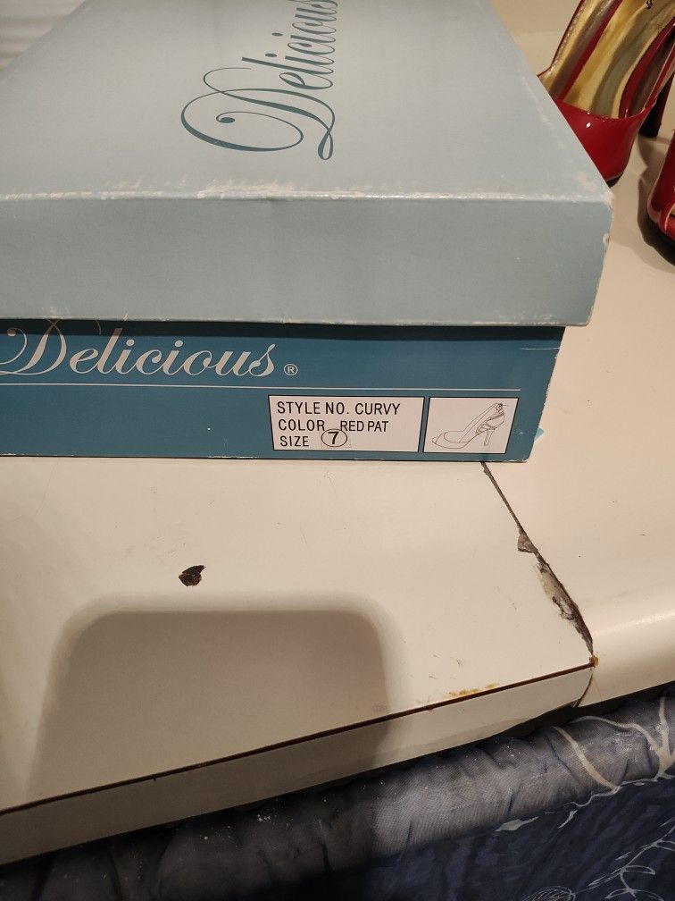 NIB Woman's Delicious Red 👠 High Heels