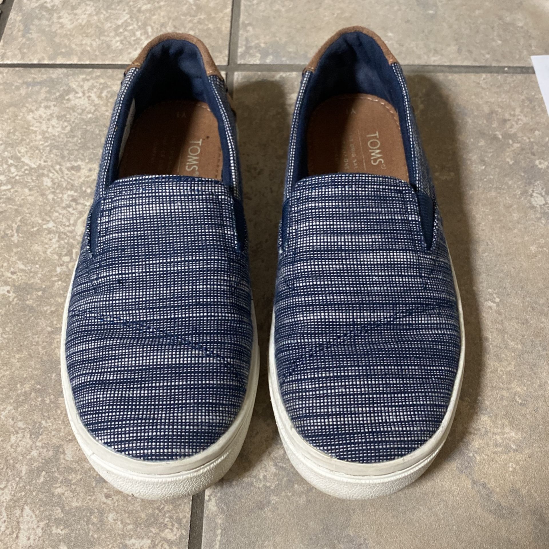 Size Y1 Like New Toms