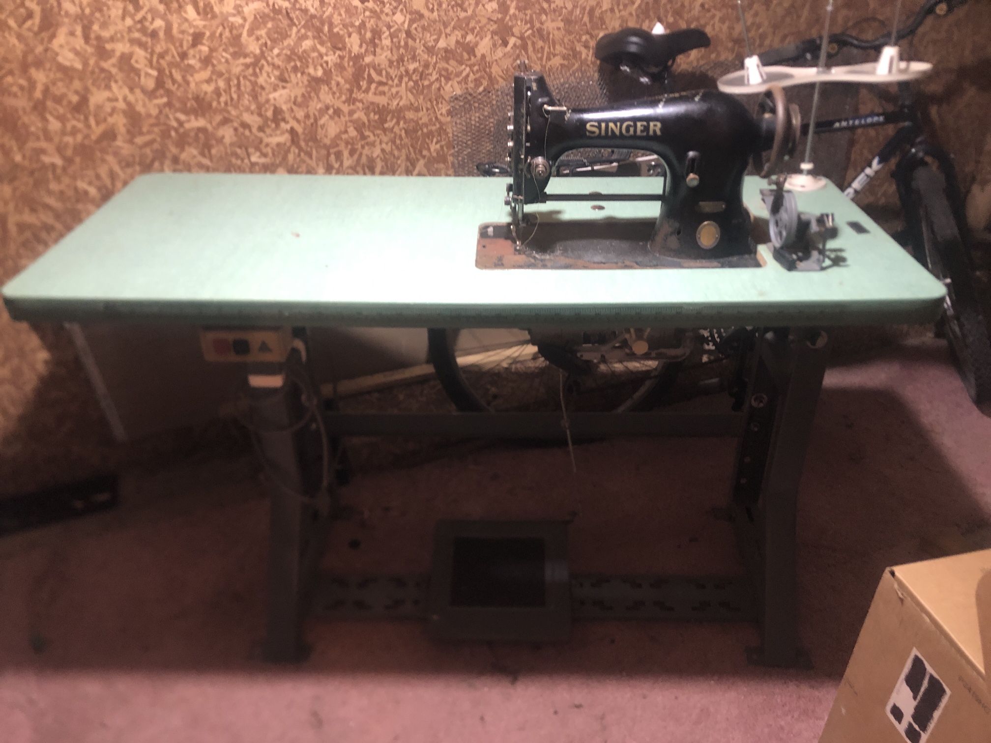 Singer industrial sewing machines 44-90 Good for leather and heavy duty material