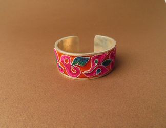 Hand embroidered silver bracelet (new)