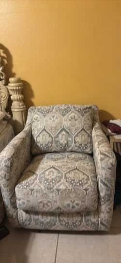 Arm Chair w full 360 swivel