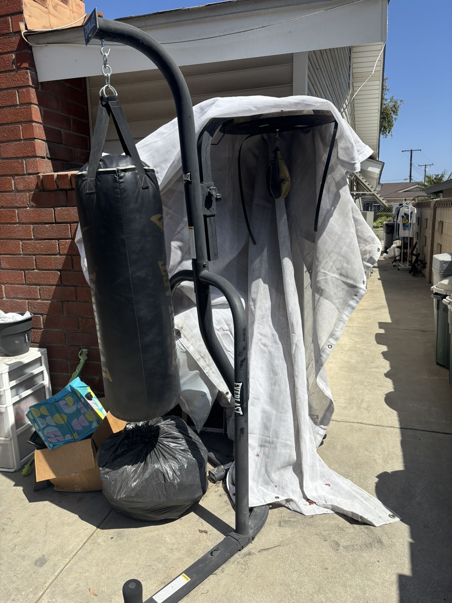 Everlast Dual Station Punching Bag Stand