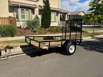 Clean title new tires must sell 5x10 great condition 3000lbs tow
All the lights work no rust or damage comes with tool box 

$1100 must sell or trade 