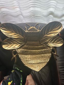 Golden key holder decor