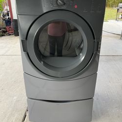 Whirlpool Electric Dryer With Pedestal Working 
