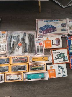 New HO train set tracks 45 feet in straight track + curves and conection  2 engines .  10cars. Power pack,buildings trees bridge. Car crossings 8.etc