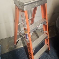 Werner 4 ft fiberglass twin step lader 375 lb load capacity