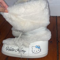 Hello Kitty Moon Boots, White Blue & Black 
