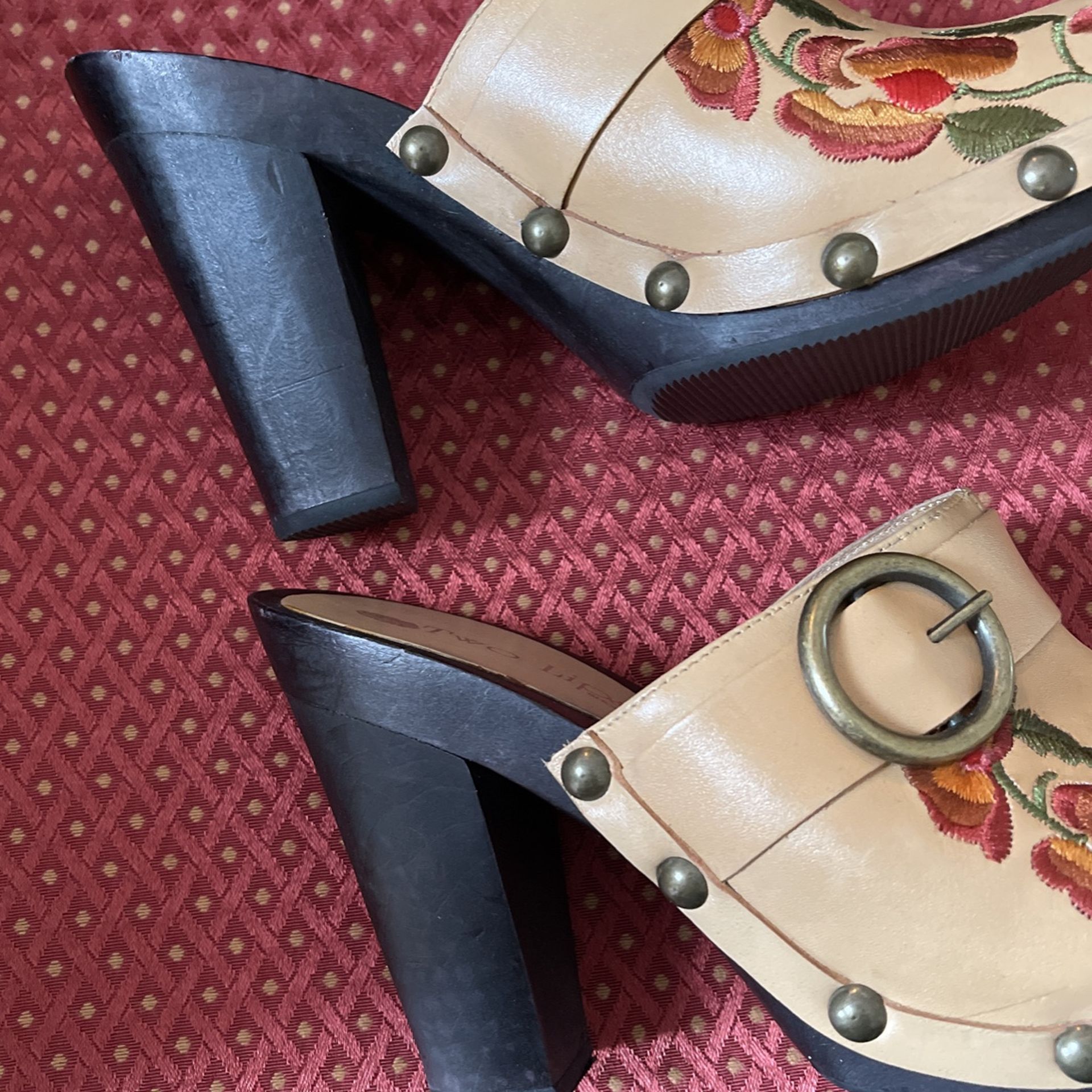 Clogs-Embroiderer