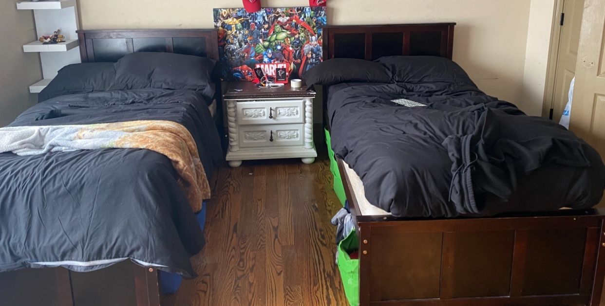 Solid Wood Twin Beds With Storage Drawers Like New