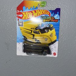 Hotwheels VW bus color shifters 15$