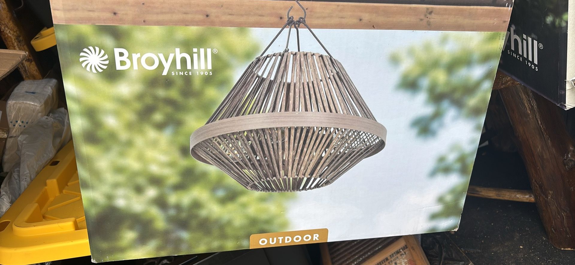 New Broyhill Outside Lights With Remote