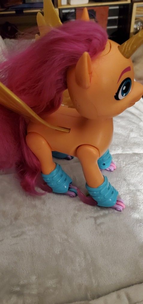 My Little Pony Sing N Skate Sunny Starscout