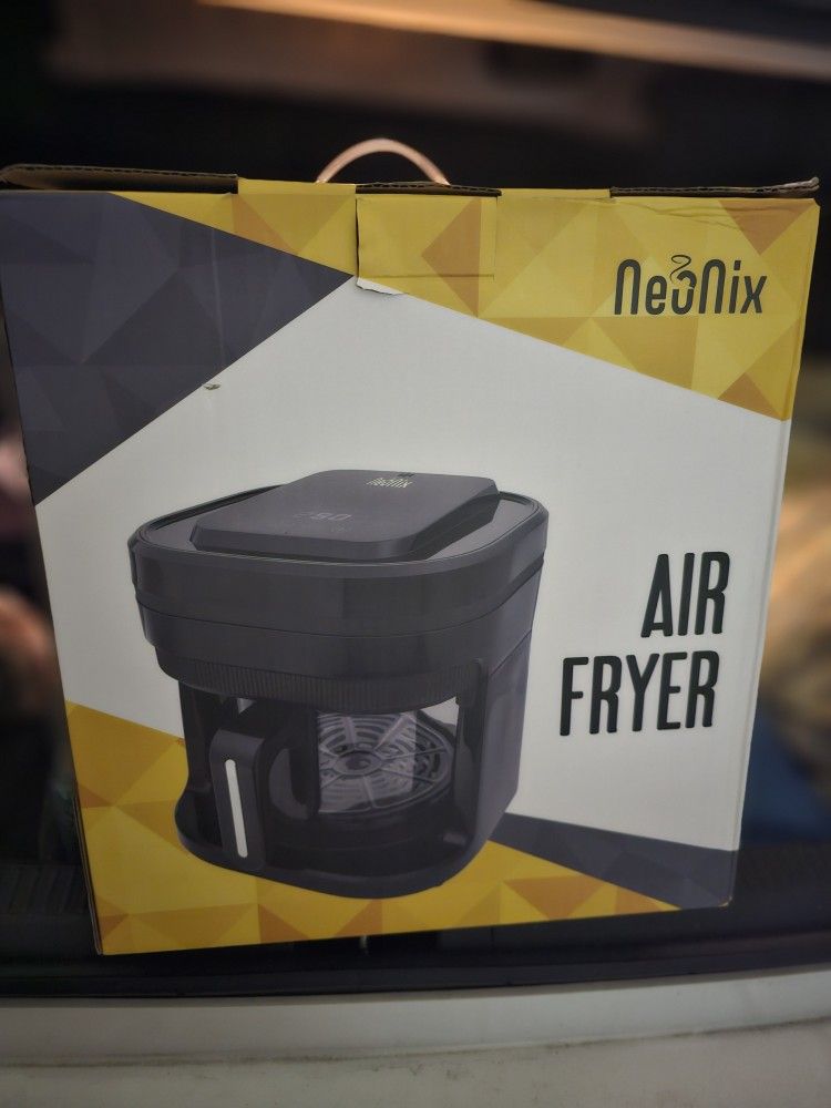 New 5 liter capacity air fryer/LED DISPLAY (120V /1350 POWER)