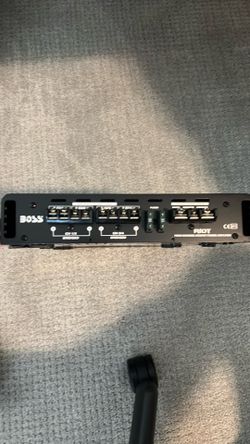 Boss Audio Riot R4004 1600 watts 4 channel car amplifier