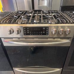 Frigidaire Stove