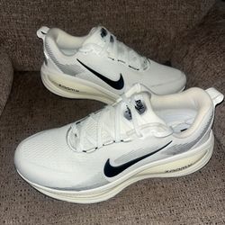 Men’s Nike Vomero. New!.