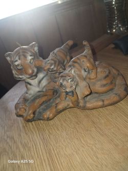 Vintage bengal tigger w/ clubs