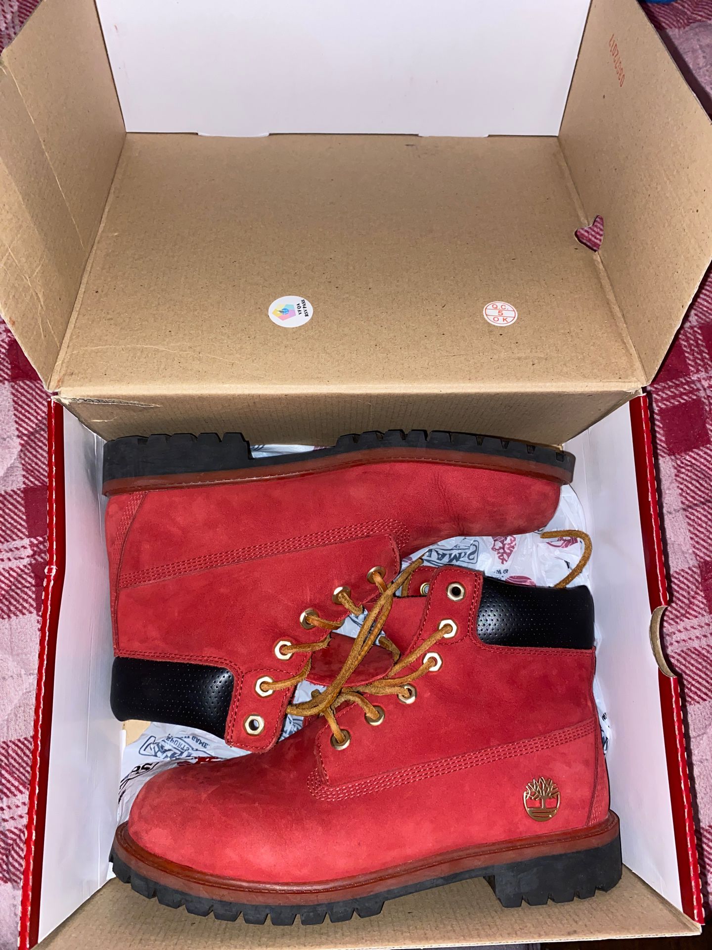 limited edition, Size 7 all red Timberlands