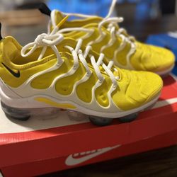 Women’s Nikes Size 61/2 