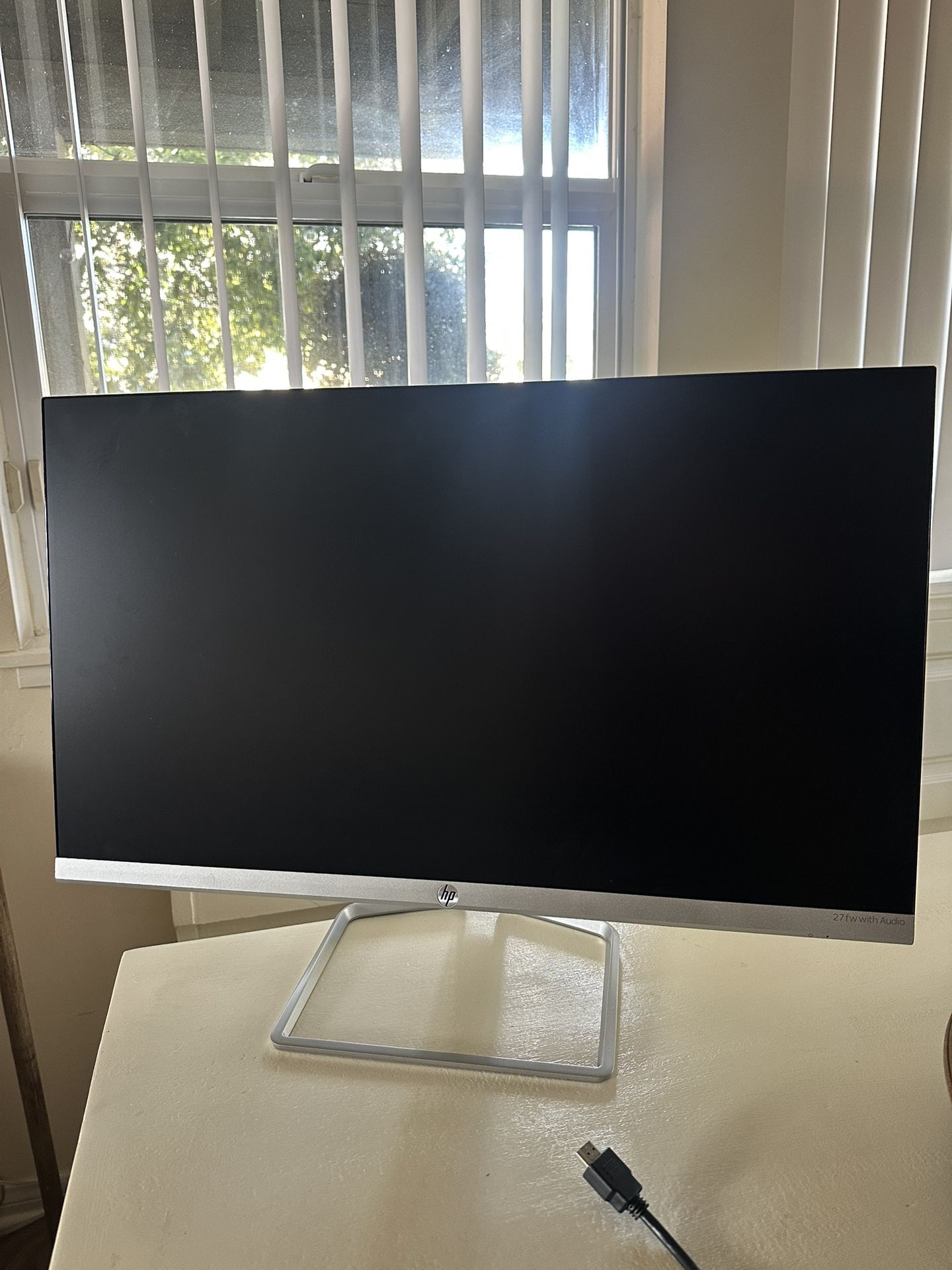 HP Monitor 27” Excellent Condition