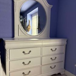 🌹WHITE COLOR FULL SIZE  BEDROOM SET:  DRESSER, MIRROR,  BED FRAME🌹