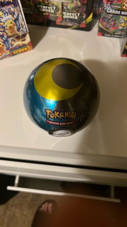 Pokeball tin
