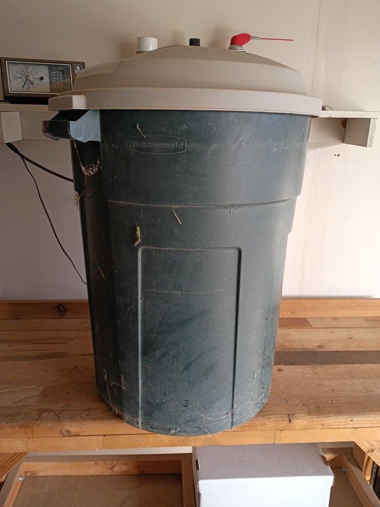 Trash Cans 