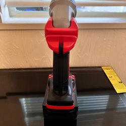 Milwaukee Adjustable Flashlight 