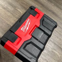 Milwaukee M18 2Gal Wet/dry Vacuum With 5ah Battery Like New 