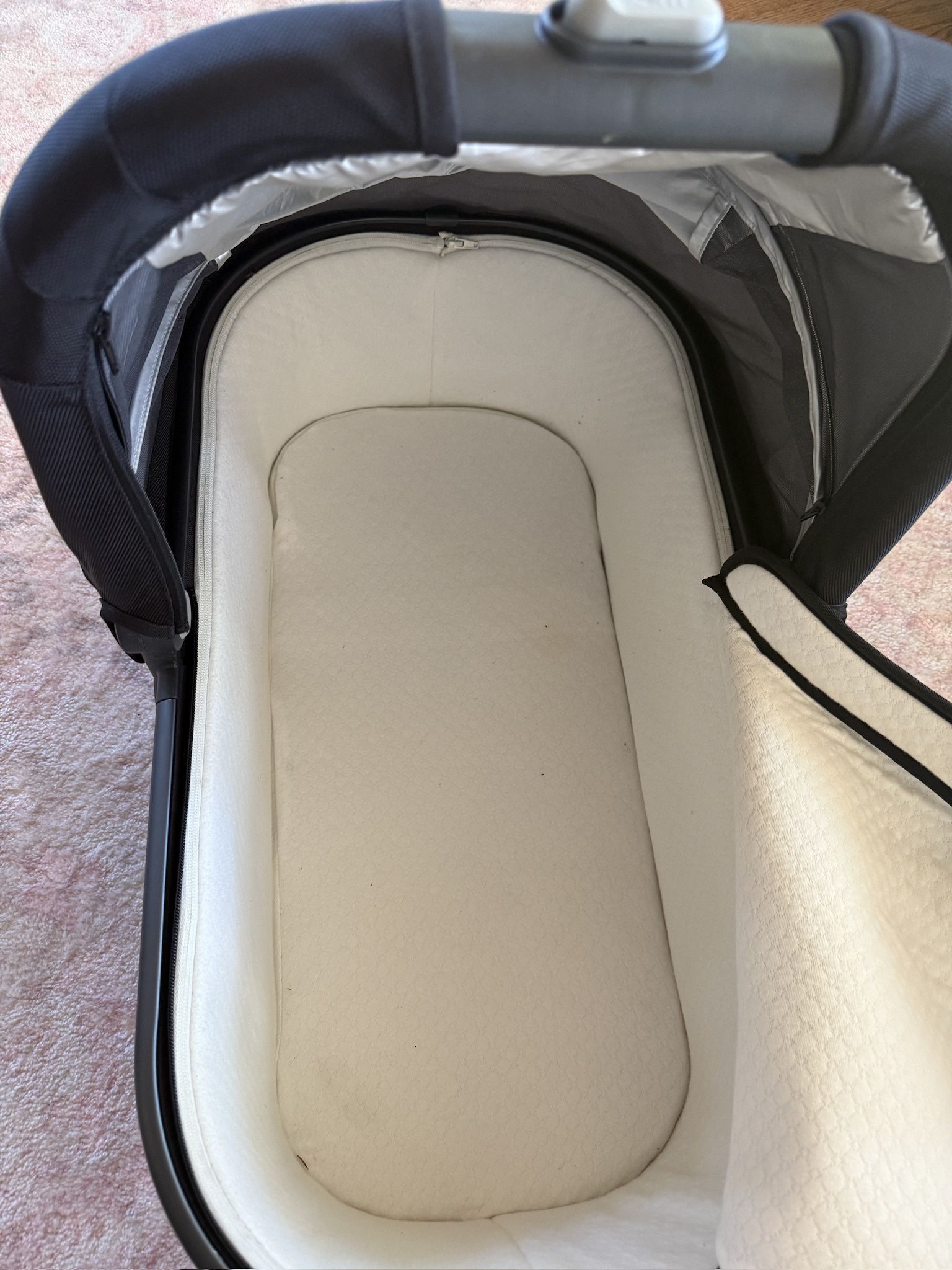 Great Condition! Uppababy bassinet price Drop!!