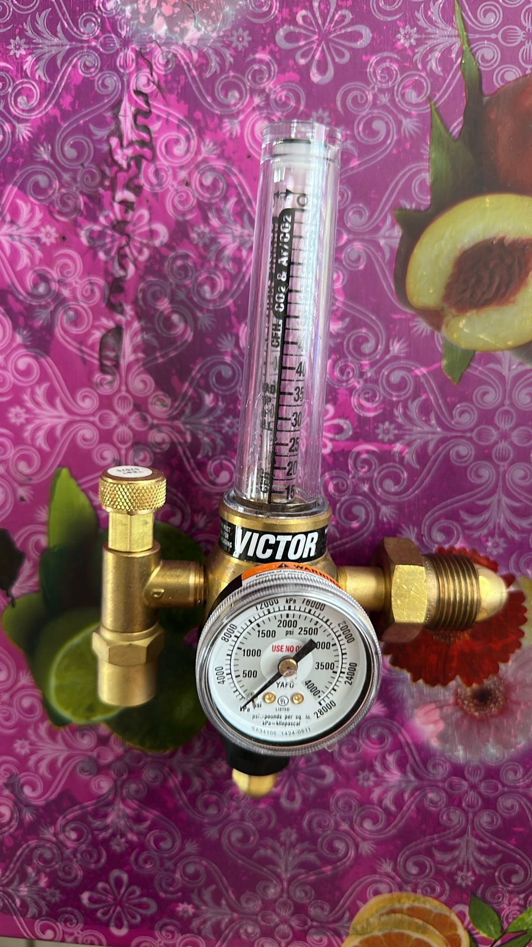 Victor Pro Series Flowmeter Regulator Argon/CO2, CGA580