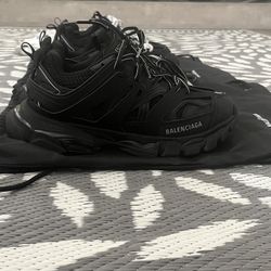 Black Balenciaga’s Track runner 
