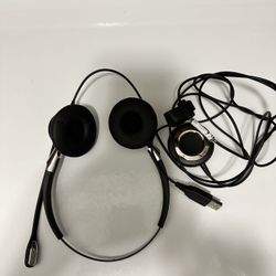 New- Jabra Wired Headphones With Microphone And Case