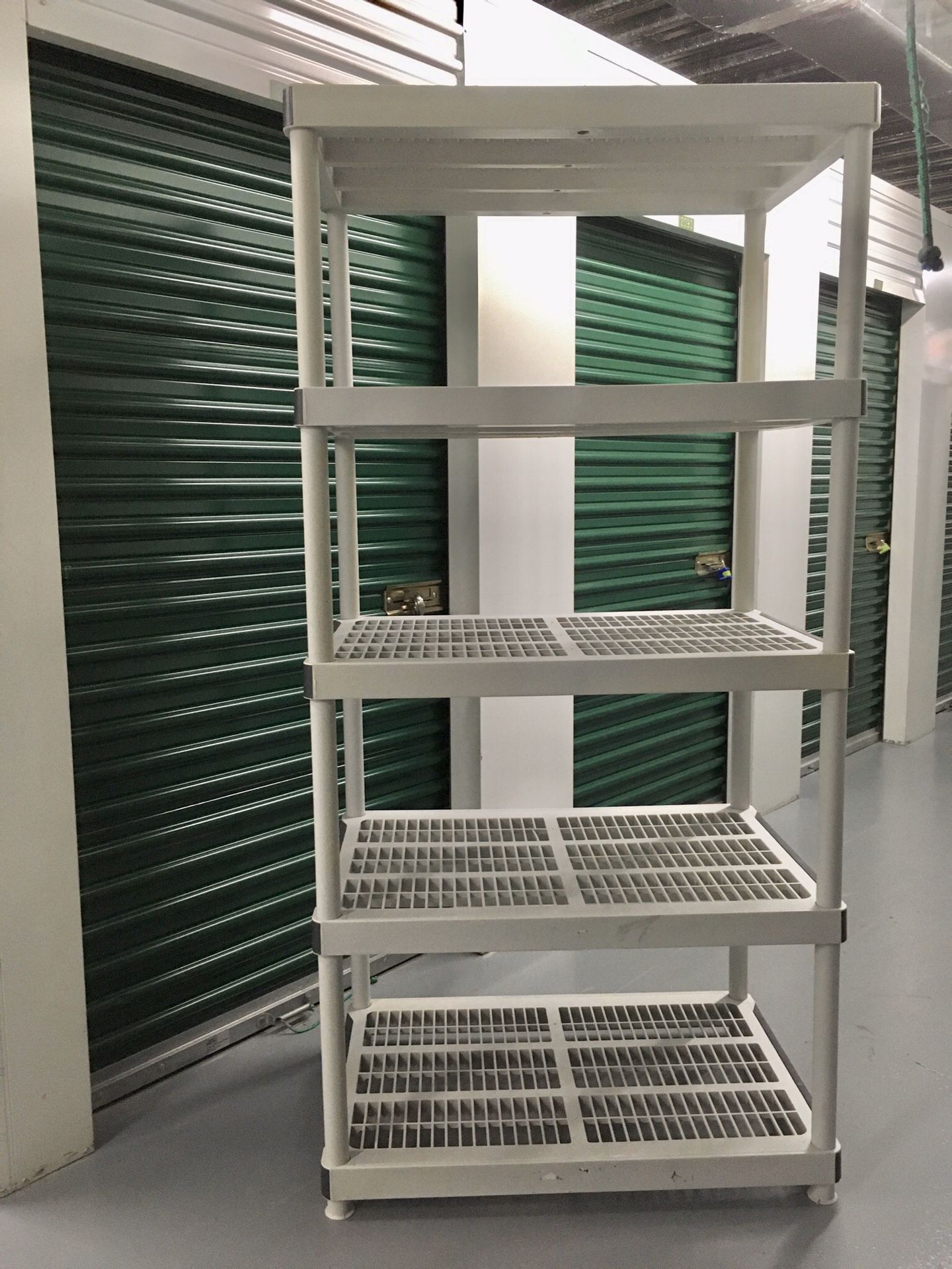 5 Tier Heavy Duty Plastic Utility Storage Shelf in Great Condition