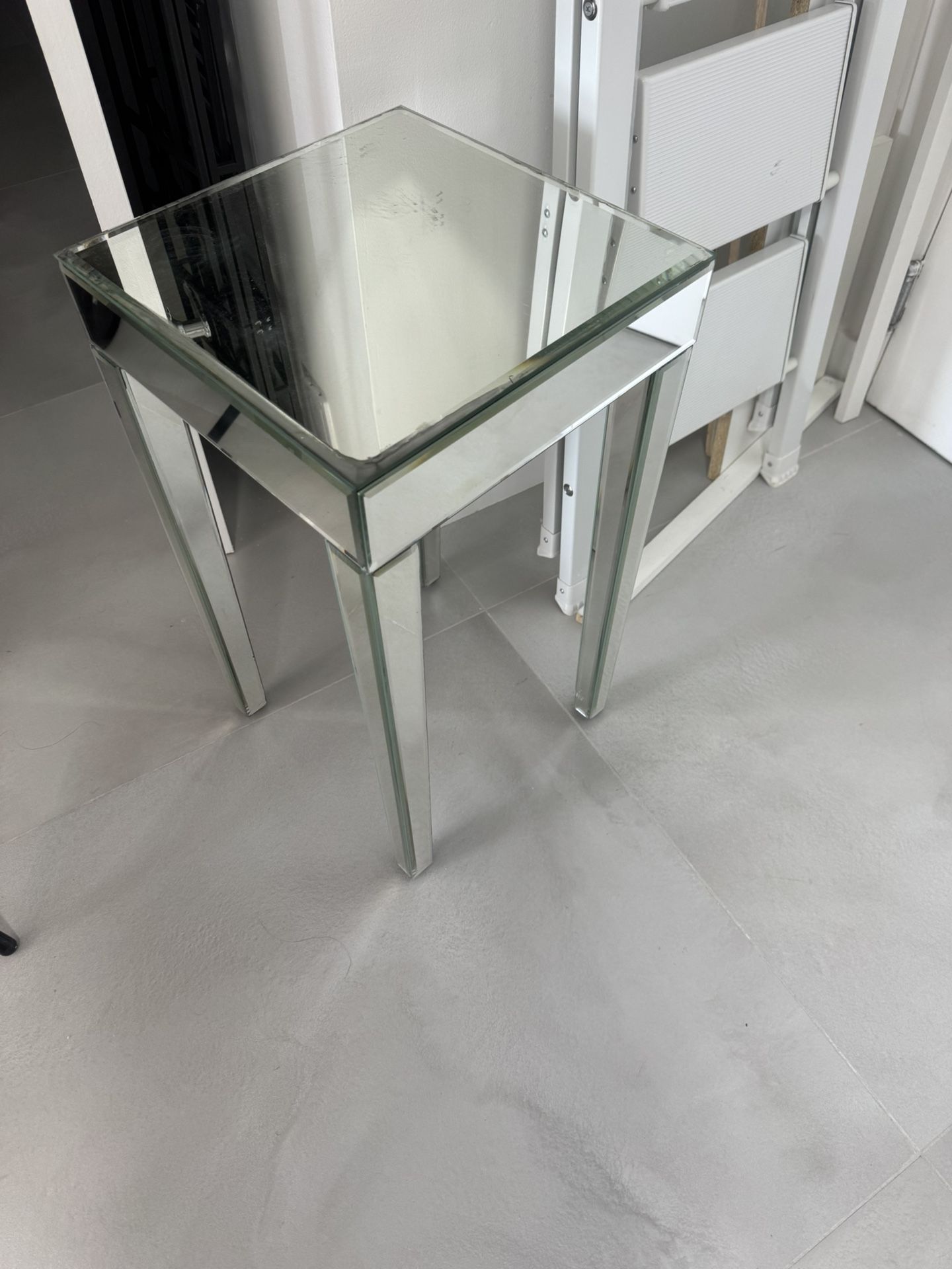 Mirror Sode Table 