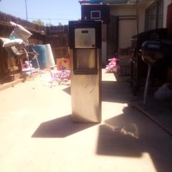 Viva Water Dispenser In Great Condition 