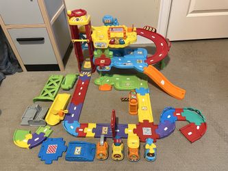 VTech Go! Go! Smart Wheels Park & Learn Deluxe Garage Playset