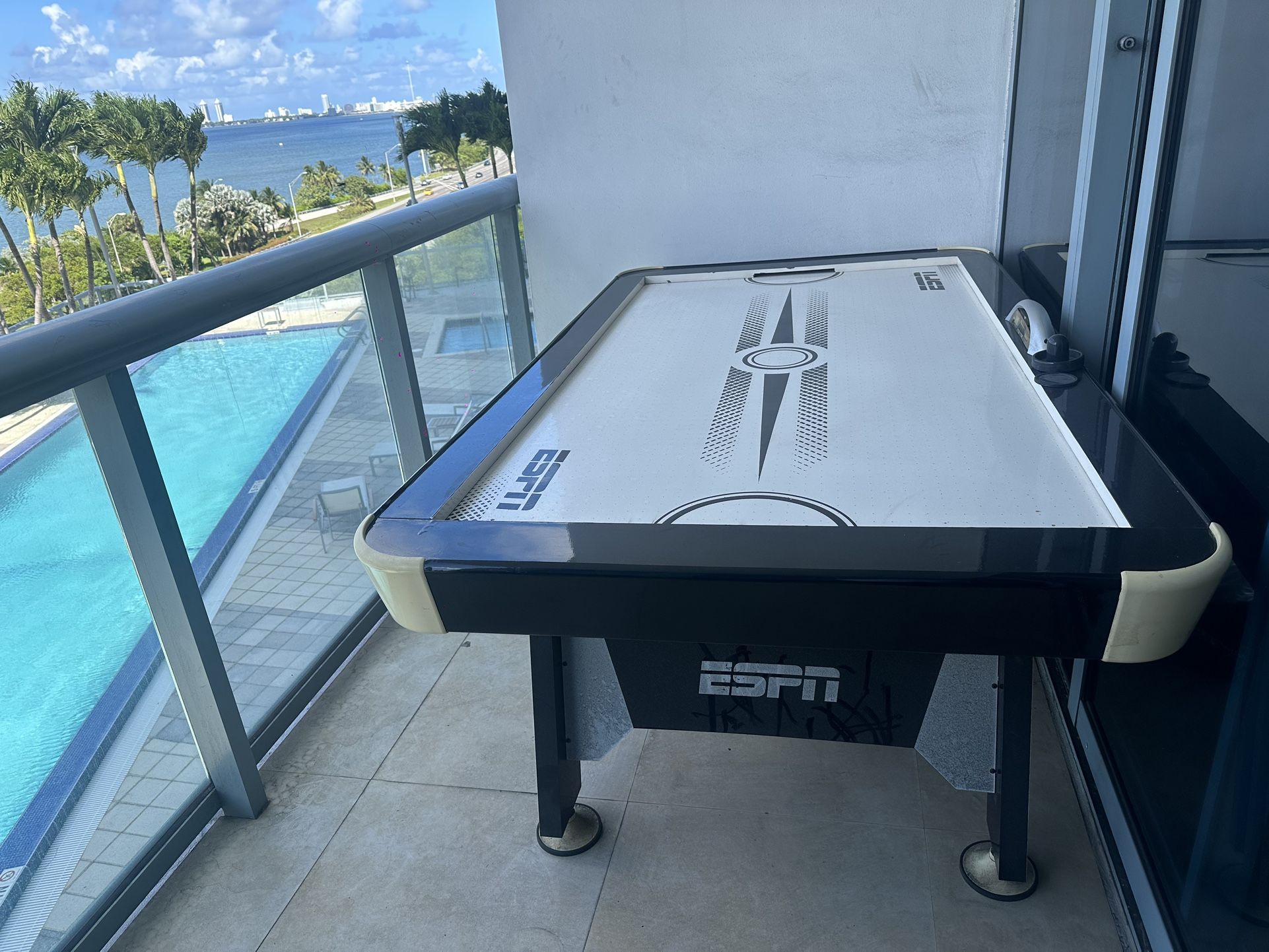 Hockey table