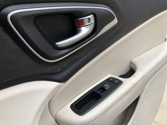 2015 Chrysler 200 Thumbnail