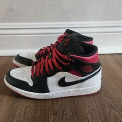 Nike Jordan 1 Mid