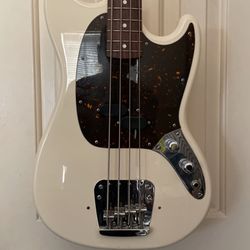 2006 Crafted In Japan Classic Fender Mustang Bass (trade)