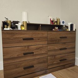 6 Drawers Dresser With Power Outlet