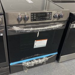 New Scratch And Dent Frigidaire Gallery 5 Burner Glass Top Black Stainless Steel Slide In Range. 1 Year Warranty 