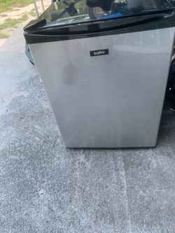 Mini Fridge 30$ Like New 