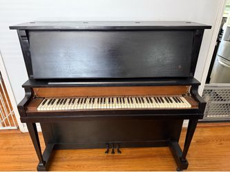Antique Upright Piano – Early 1900s