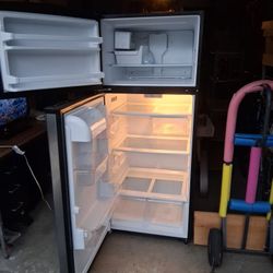 Whirlpool Refrigerator 18 cu.ft.