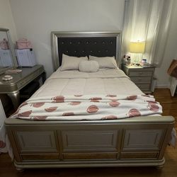 Queen Bedroom Set