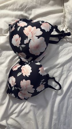 Victoria’s Secret t-shirt floral bra, 36C
