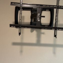 Full Motion TV Wall Mount For 55" To 75"